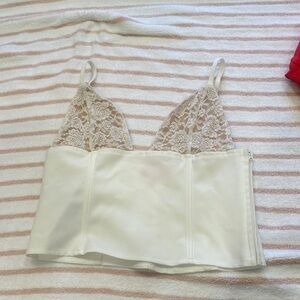 White Lace edikted top